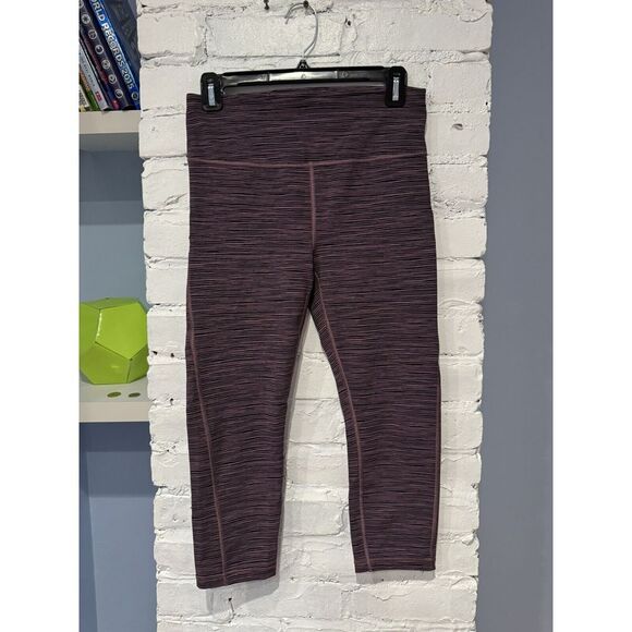 Athleta Pants - Athleta‎ ULTIMATE LINEAR LINES CAPRI - Size S